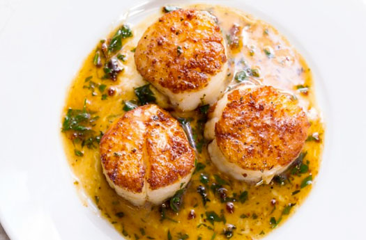 Seared Scallops with White Wine-Shallot Reduction